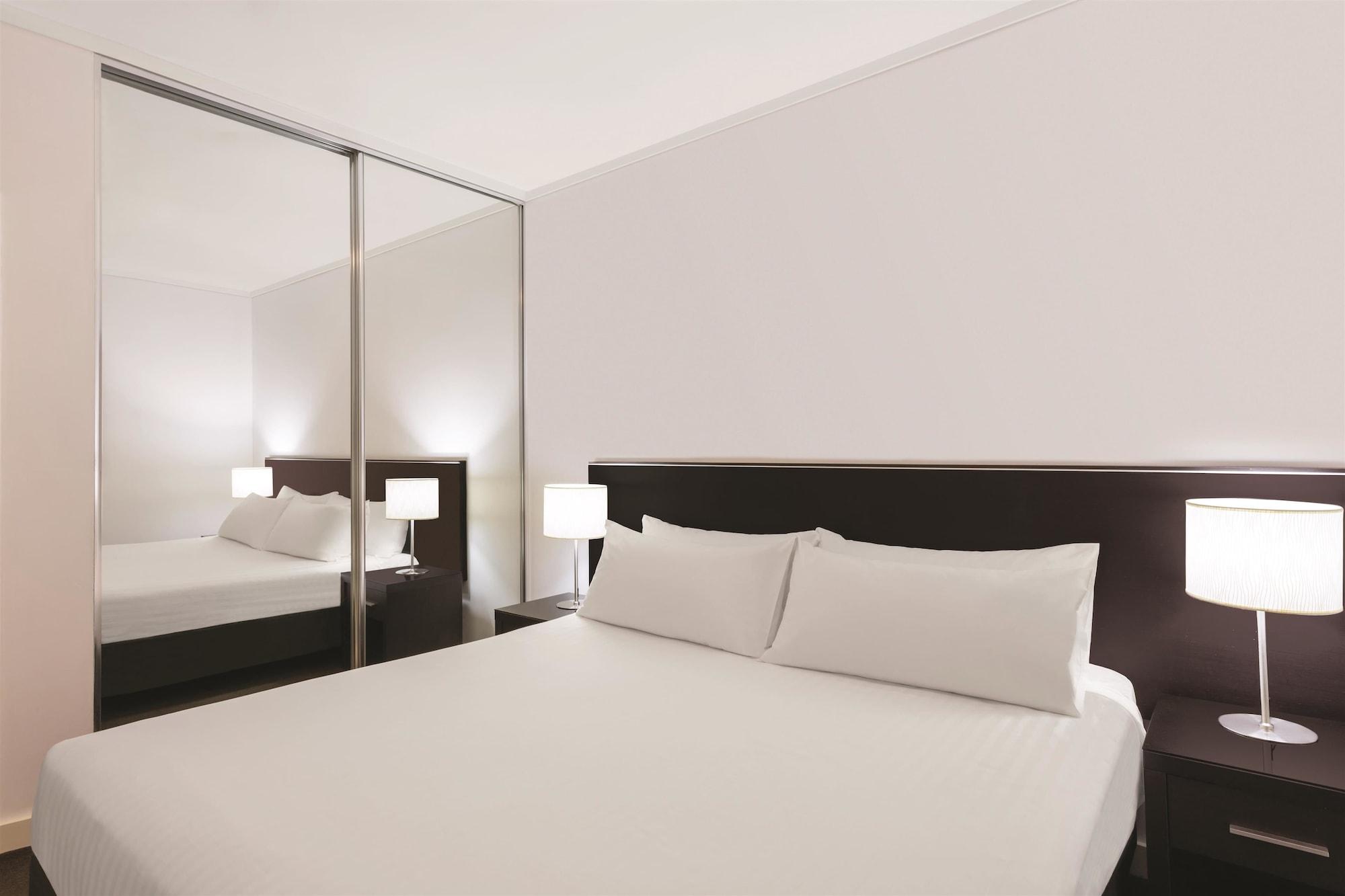 Adina Apartment Hotel Perth Barrack Plaza Exteriör bild